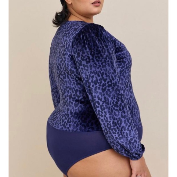🆕 Blue Leopard Print Stretch Velvet V-Neck Bodysuit Top 3 3X 22 24 NWT Torrid - Picture 3 of 6